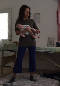 עיסוי תינוקות בקליניקה.jpg